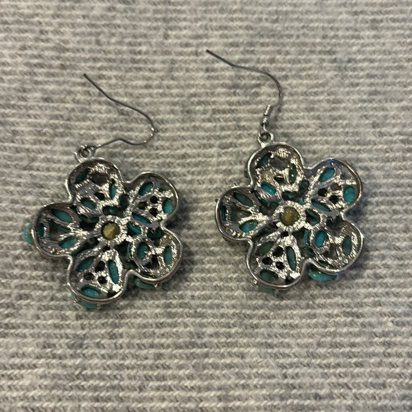 FREE!! With any purchase from my closet. Turquoise and crystal flower earrings - Picture 3 of 3